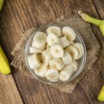 bananen eten op tafel